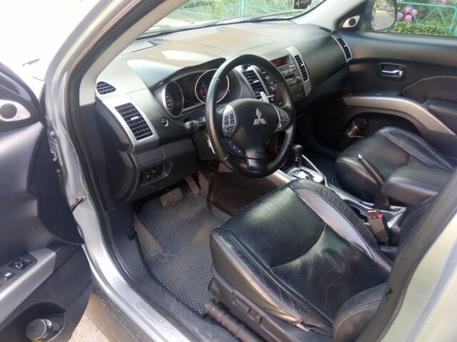 Сірий Міцубісі Аутлендер, об'ємом двигуна 2.4 л та пробігом 190 тис. км за 9200 $, фото 12 на Automoto.ua