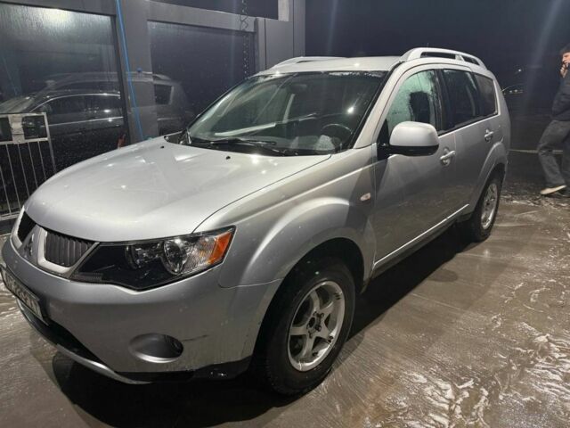 Серый Мицубиси Аутлендер, объемом двигателя 2.4 л и пробегом 208 тыс. км за 7600 $, фото 1 на Automoto.ua