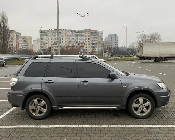 Серый Мицубиси Аутлендер, объемом двигателя 2.38 л и пробегом 227 тыс. км за 6600 $, фото 3 на Automoto.ua