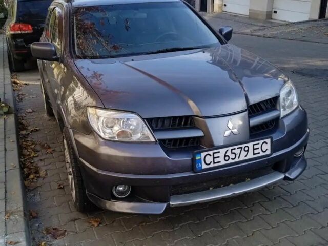 Серый Мицубиси Аутлендер, объемом двигателя 2 л и пробегом 176 тыс. км за 5400 $, фото 1 на Automoto.ua