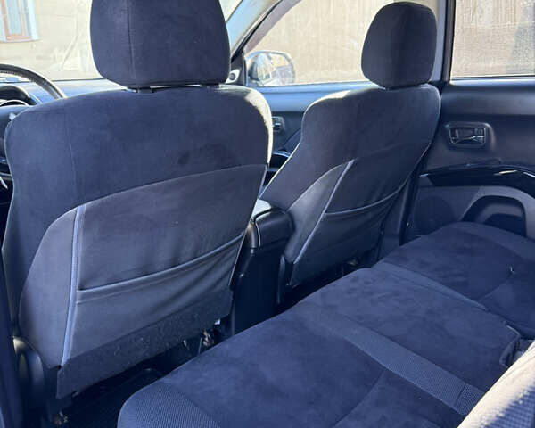 Серый Мицубиси Аутлендер, объемом двигателя 2 л и пробегом 268 тыс. км за 8950 $, фото 24 на Automoto.ua