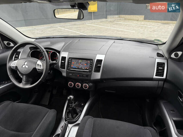 Серый Мицубиси Аутлендер, объемом двигателя 2.2 л и пробегом 162 тыс. км за 10000 $, фото 42 на Automoto.ua