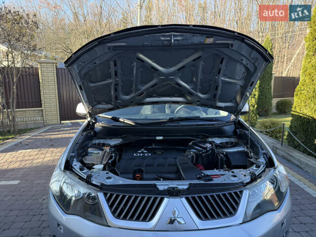 Серый Мицубиси Аутлендер, объемом двигателя 2 л и пробегом 268 тыс. км за 8950 $, фото 38 на Automoto.ua