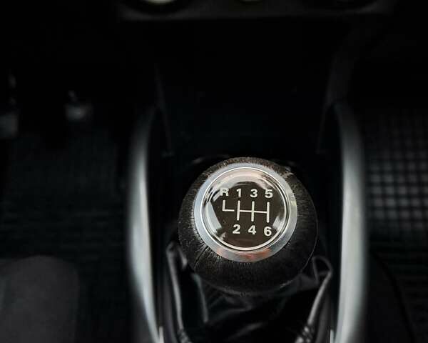 Серый Мицубиси Аутлендер, объемом двигателя 2 л и пробегом 275 тыс. км за 8000 $, фото 9 на Automoto.ua