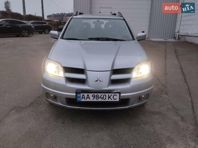 Сірий Міцубісі Аутлендер, об'ємом двигуна 2 л та пробігом 199 тис. км за 7600 $, фото 2 на Automoto.ua