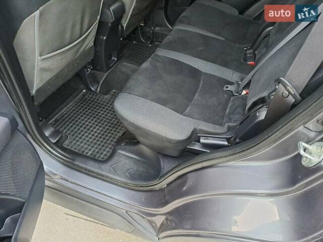 Серый Мицубиси Аутлендер, объемом двигателя 2 л и пробегом 275 тыс. км за 8000 $, фото 16 на Automoto.ua