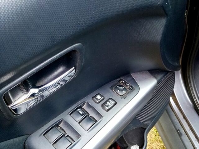 Серый Мицубиси Аутлендер, объемом двигателя 2.4 л и пробегом 307 тыс. км за 9200 $, фото 1 на Automoto.ua