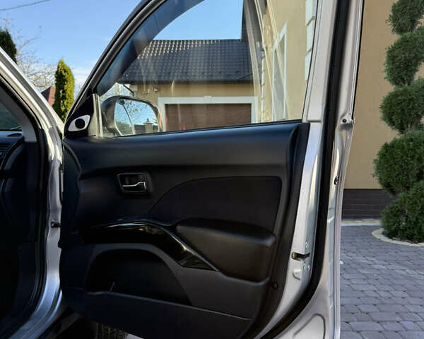 Серый Мицубиси Аутлендер, объемом двигателя 2 л и пробегом 268 тыс. км за 8950 $, фото 34 на Automoto.ua