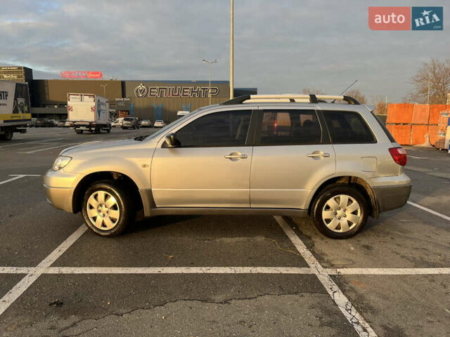 Серый Мицубиси Аутлендер, объемом двигателя 2 л и пробегом 138 тыс. км за 7000 $, фото 3 на Automoto.ua