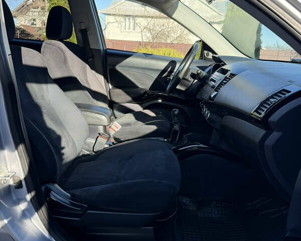 Серый Мицубиси Аутлендер, объемом двигателя 2 л и пробегом 268 тыс. км за 8950 $, фото 35 на Automoto.ua