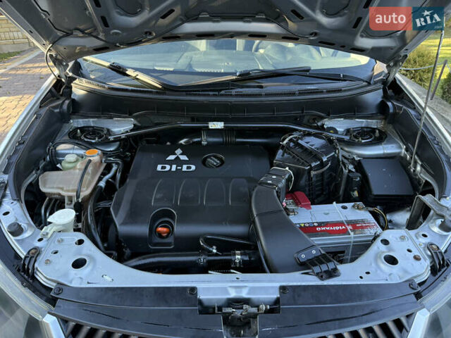 Серый Мицубиси Аутлендер, объемом двигателя 2 л и пробегом 268 тыс. км за 8950 $, фото 39 на Automoto.ua