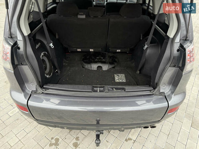 Серый Мицубиси Аутлендер, объемом двигателя 2.2 л и пробегом 162 тыс. км за 10000 $, фото 47 на Automoto.ua