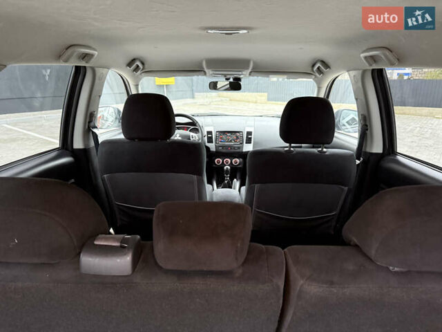 Серый Мицубиси Аутлендер, объемом двигателя 2.2 л и пробегом 162 тыс. км за 10000 $, фото 48 на Automoto.ua