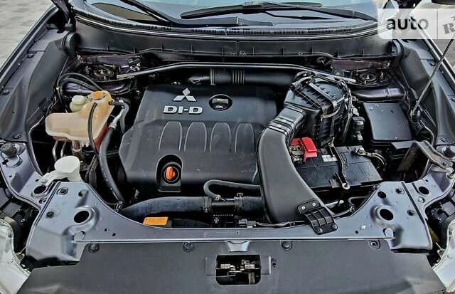 Сірий Міцубісі Аутлендер, об'ємом двигуна 2 л та пробігом 187 тис. км за 10900 $, фото 46 на Automoto.ua