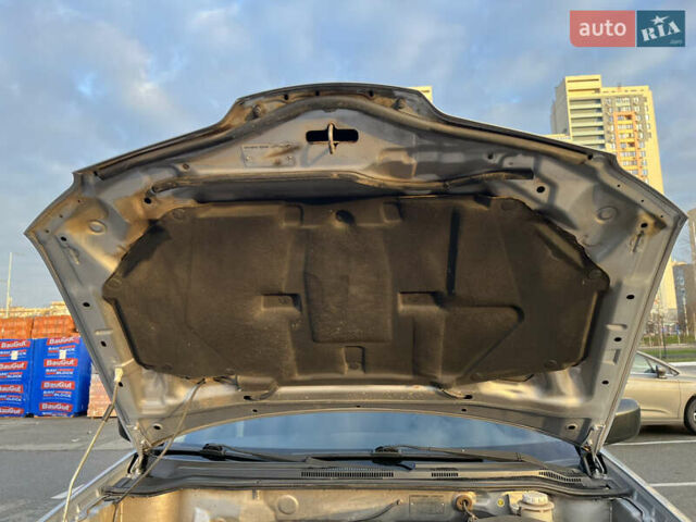 Серый Мицубиси Аутлендер, объемом двигателя 2 л и пробегом 138 тыс. км за 7000 $, фото 27 на Automoto.ua