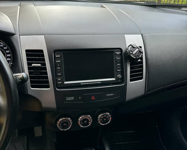 Міцубісі Аутлендер 2009 у Радивилове на Automoto.ua Сірий Міцубісі Аутлендер, об'ємом двигуна 2.18 л та пробігом 275 тис. км за 9900 $, фото 15 на Automoto.ua