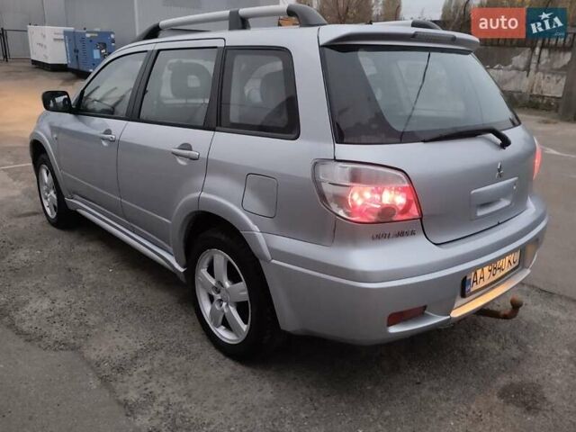 Сірий Міцубісі Аутлендер, об'ємом двигуна 2 л та пробігом 199 тис. км за 7600 $, фото 9 на Automoto.ua