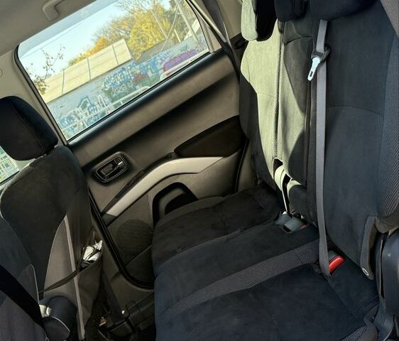 Серый Мицубиси Аутлендер, объемом двигателя 2.4 л и пробегом 43 тыс. км за 9500 $, фото 7 на Automoto.ua