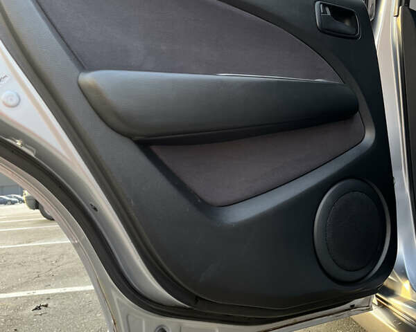 Серый Мицубиси Аутлендер, объемом двигателя 2 л и пробегом 138 тыс. км за 7000 $, фото 13 на Automoto.ua