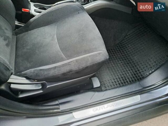 Серый Мицубиси Аутлендер, объемом двигателя 2 л и пробегом 275 тыс. км за 8000 $, фото 21 на Automoto.ua