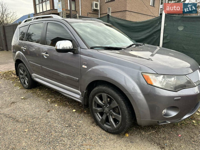 Серый Мицубиси Аутлендер, объемом двигателя 3 л и пробегом 279 тыс. км за 11300 $, фото 5 на Automoto.ua