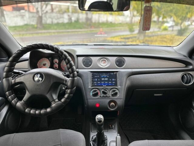 Міцубісі Аутлендер 2009 у Миколаєві на Automoto.ua Сірий Міцубісі Аутлендер, об'ємом двигуна 2 л та пробігом 170 тис. км за 6700 $, фото 7 на Automoto.ua