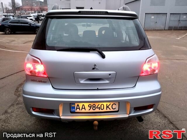 Серый Мицубиси Аутлендер, объемом двигателя 2 л и пробегом 198 тыс. км за 7700 $, фото 5 на Automoto.ua