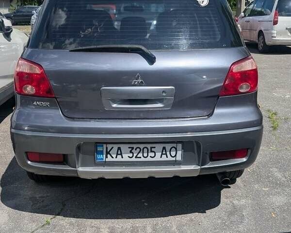 Сірий Міцубісі Аутлендер, об'ємом двигуна 2 л та пробігом 300 тис. км за 7200 $, фото 1 на Automoto.ua