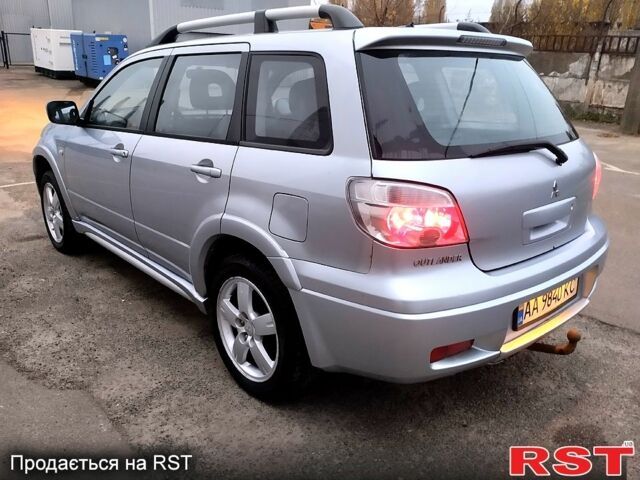 Серый Мицубиси Аутлендер, объемом двигателя 2 л и пробегом 198 тыс. км за 7700 $, фото 4 на Automoto.ua