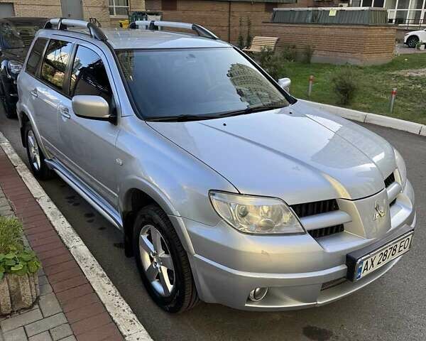 Сірий Міцубісі Аутлендер, об'ємом двигуна 2 л та пробігом 181 тис. км за 7500 $, фото 4 на Automoto.ua
