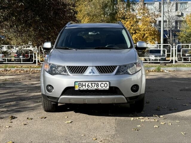 Серый Мицубиси Аутлендер, объемом двигателя 2.4 л и пробегом 43 тыс. км за 9500 $, фото 1 на Automoto.ua