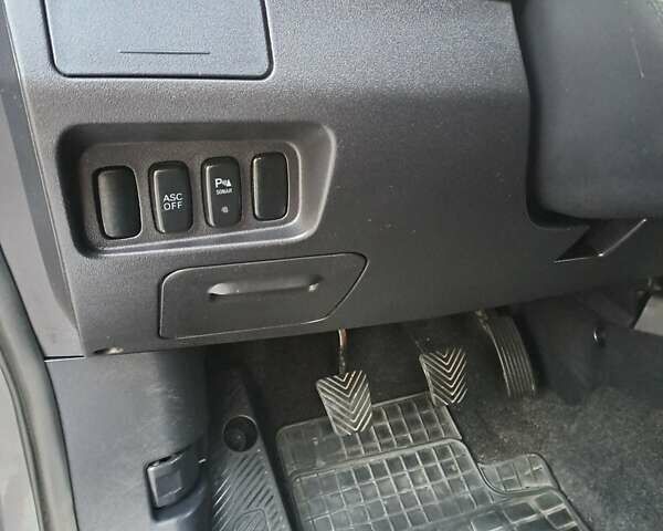 Серый Мицубиси Аутлендер, объемом двигателя 2 л и пробегом 275 тыс. км за 8000 $, фото 14 на Automoto.ua