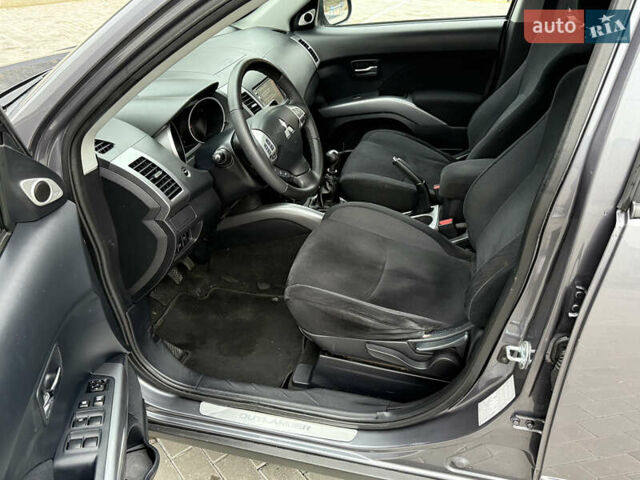 Серый Мицубиси Аутлендер, объемом двигателя 2.2 л и пробегом 162 тыс. км за 10000 $, фото 29 на Automoto.ua