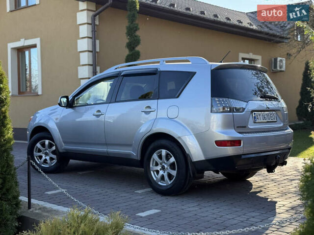 Серый Мицубиси Аутлендер, объемом двигателя 2 л и пробегом 268 тыс. км за 8950 $, фото 9 на Automoto.ua