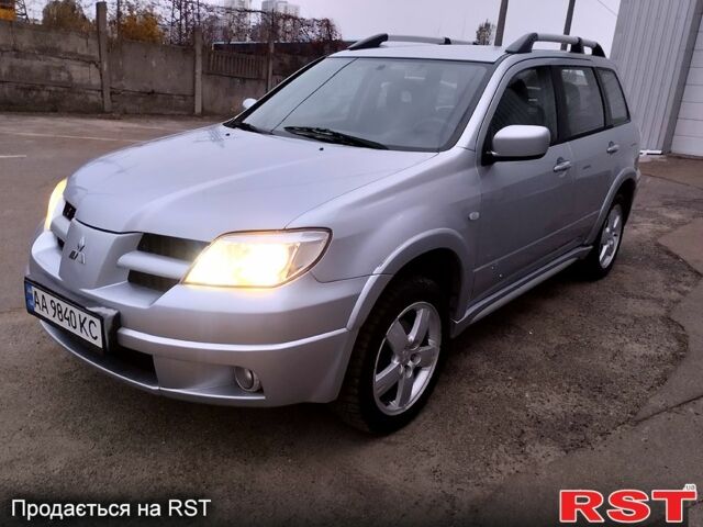 Серый Мицубиси Аутлендер, объемом двигателя 2 л и пробегом 198 тыс. км за 7400 $, фото 1 на Automoto.ua