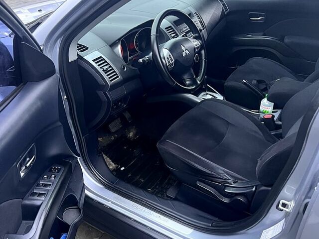 Мицубиси Аутлендер 2009 в Полтаве на Automoto.ua Серый Мицубиси Аутлендер, объемом двигателя 2.4 л и пробегом 223 тыс. км за 8600 $, фото 8 на Automoto.ua