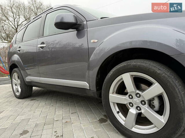 Серый Мицубиси Аутлендер, объемом двигателя 2.2 л и пробегом 162 тыс. км за 10000 $, фото 17 на Automoto.ua
