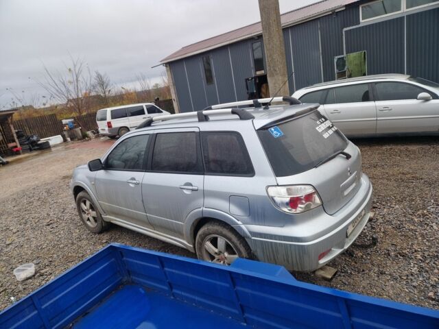 Серый Мицубиси Аутлендер, объемом двигателя 2.4 л и пробегом 350 тыс. км за 8000 $, фото 3 на Automoto.ua