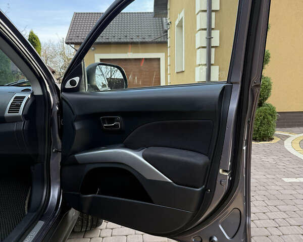 Серый Мицубиси Аутлендер, объемом двигателя 1.97 л и пробегом 242 тыс. км за 8999 $, фото 11 на Automoto.ua