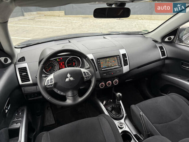 Серый Мицубиси Аутлендер, объемом двигателя 2.2 л и пробегом 162 тыс. км за 10000 $, фото 45 на Automoto.ua