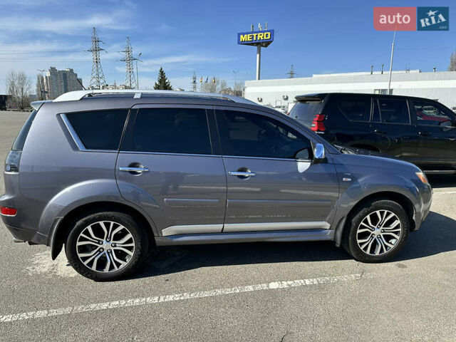 Серый Мицубиси Аутлендер, объемом двигателя 3 л и пробегом 279 тыс. км за 11300 $, фото 33 на Automoto.ua