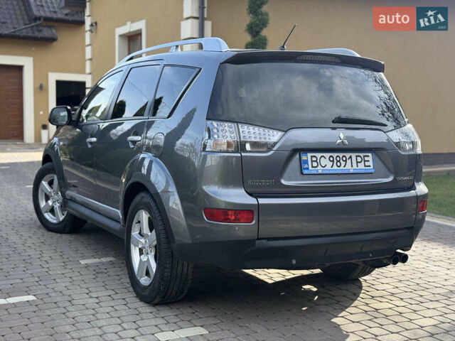 Серый Мицубиси Аутлендер, объемом двигателя 1.97 л и пробегом 242 тыс. км за 8999 $, фото 1 на Automoto.ua
