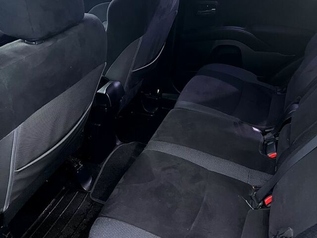 Серый Мицубиси Аутлендер, объемом двигателя 2.4 л и пробегом 241 тыс. км за 8200 $, фото 9 на Automoto.ua