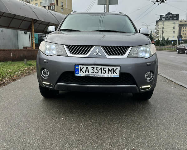 Серый Мицубиси Аутлендер, объемом двигателя 3 л и пробегом 279 тыс. км за 11300 $, фото 20 на Automoto.ua