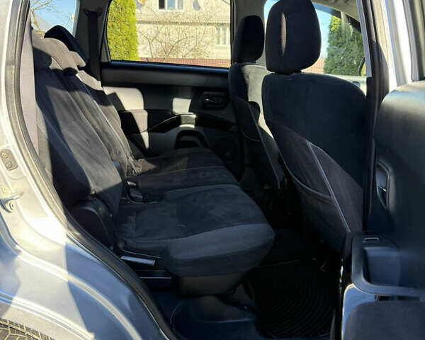 Серый Мицубиси Аутлендер, объемом двигателя 2 л и пробегом 268 тыс. км за 8950 $, фото 31 на Automoto.ua