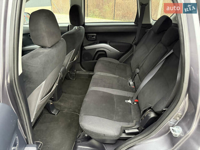 Серый Мицубиси Аутлендер, объемом двигателя 2.2 л и пробегом 162 тыс. км за 10000 $, фото 44 на Automoto.ua