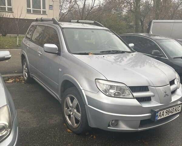 Сірий Міцубісі Аутлендер, об'ємом двигуна 2 л та пробігом 199 тис. км за 7600 $, фото 5 на Automoto.ua