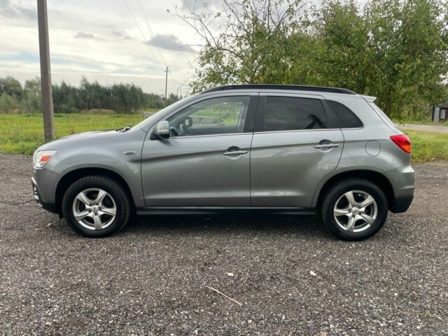 Серый Мицубиси Аутлендер, объемом двигателя 2 л и пробегом 180 тыс. км за 5313 $, фото 1 на Automoto.ua