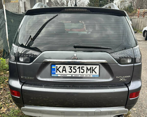 Серый Мицубиси Аутлендер, объемом двигателя 3 л и пробегом 279 тыс. км за 11300 $, фото 3 на Automoto.ua