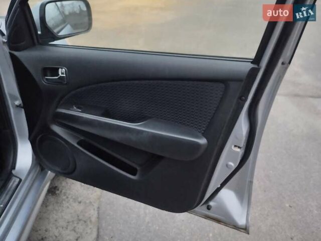 Сірий Міцубісі Аутлендер, об'ємом двигуна 2 л та пробігом 199 тис. км за 7600 $, фото 15 на Automoto.ua